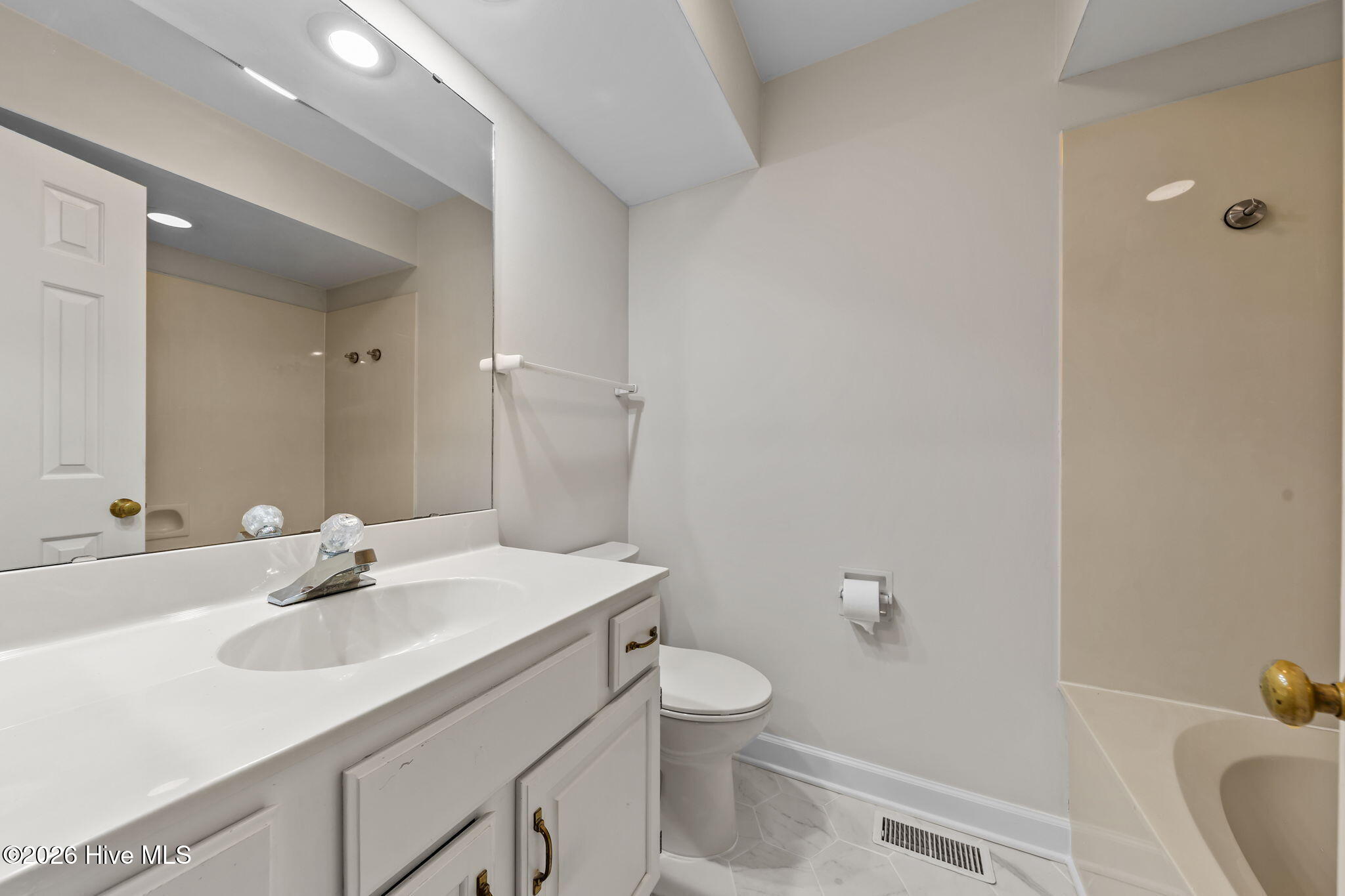 2102 Stickney Circle Pinehurst, NC 28374 - Photo 29 of 48 Primary Suite
