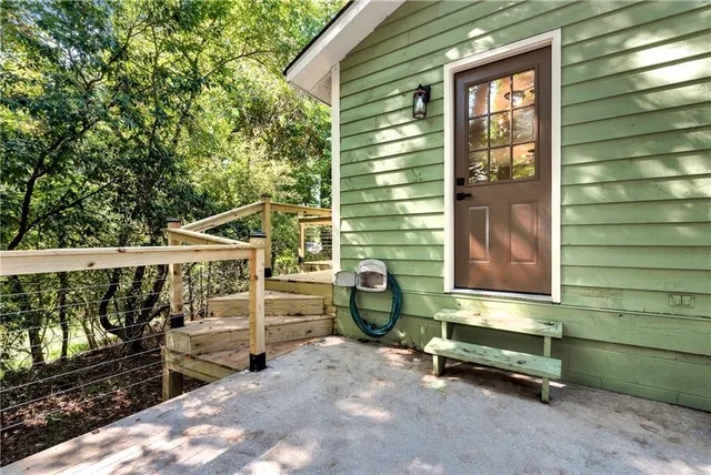 a bench is sitting in front of a house