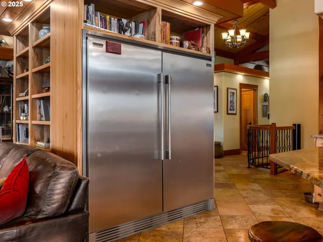 a view of a livingroom with furniture