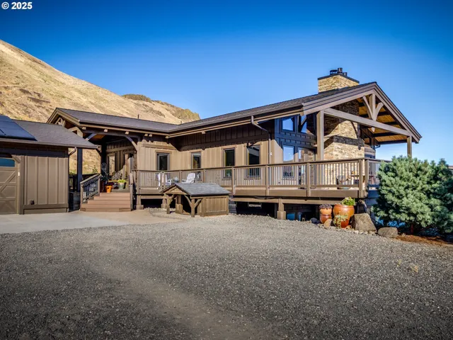 $1,980,000 | 8919 Highway 14, Dallesport, WA 98617