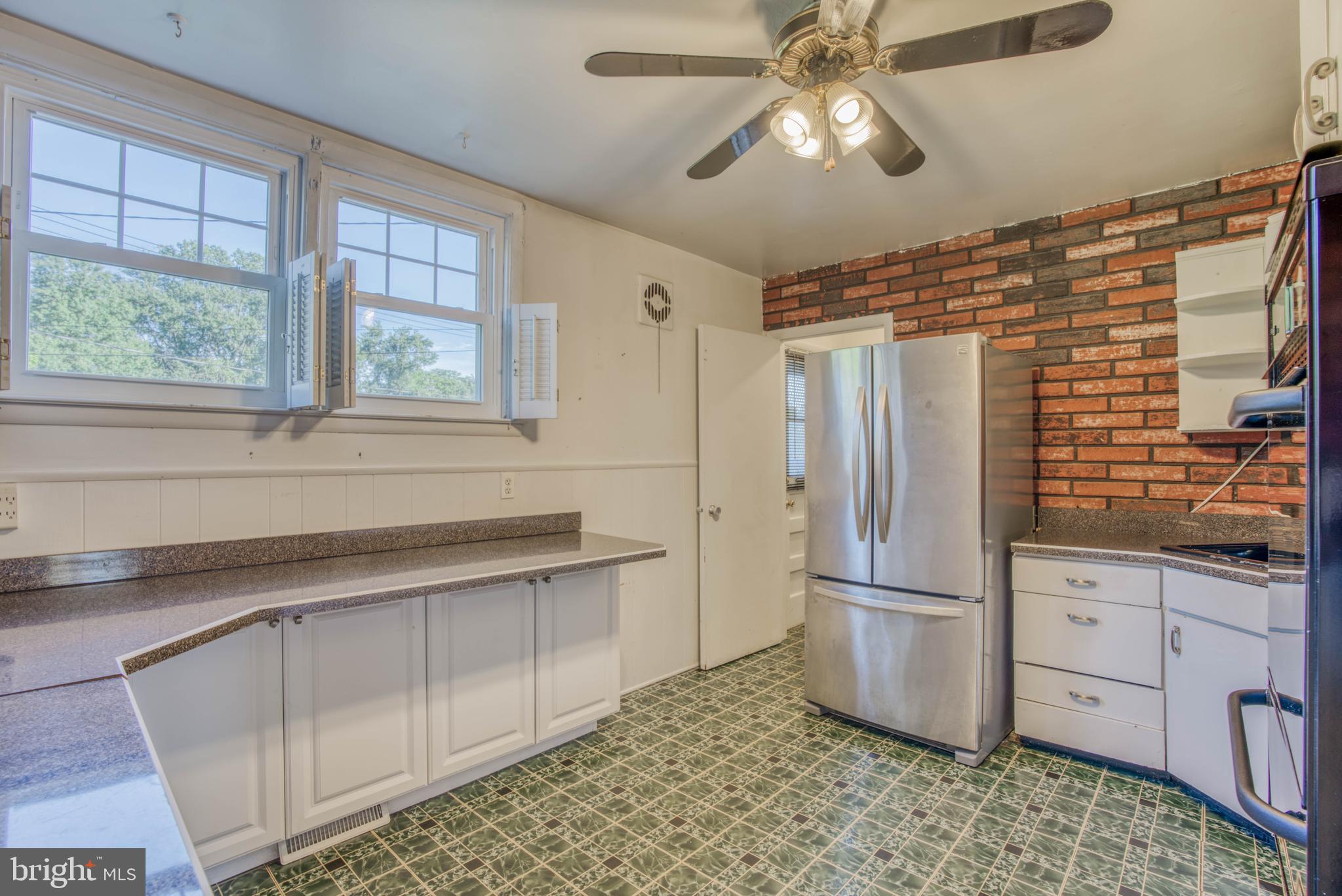 4807 Strathdale Road Baltimore, MD 21206 - Photo 11 of 37
