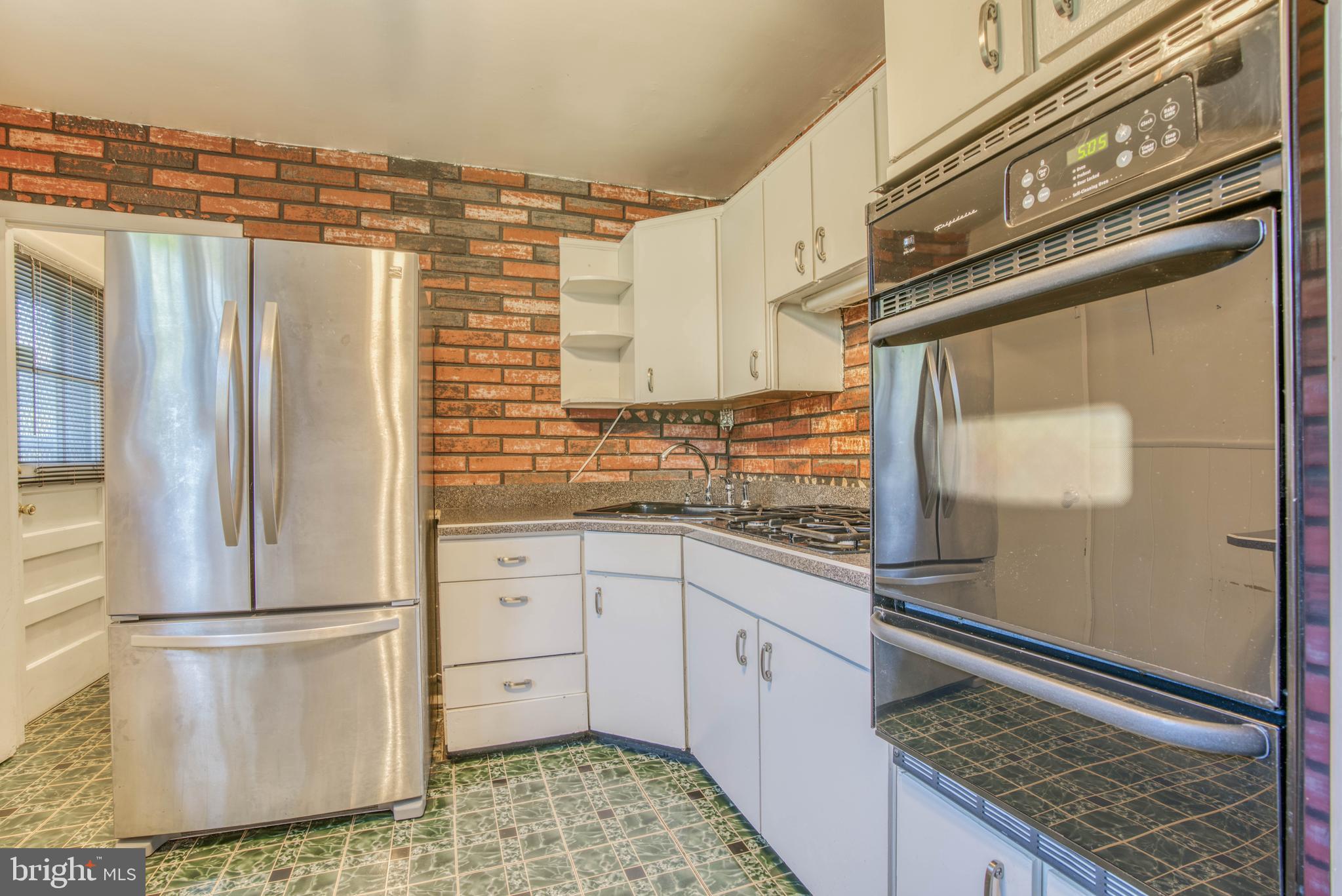 4807 Strathdale Road Baltimore, MD 21206 - Photo 12 of 37