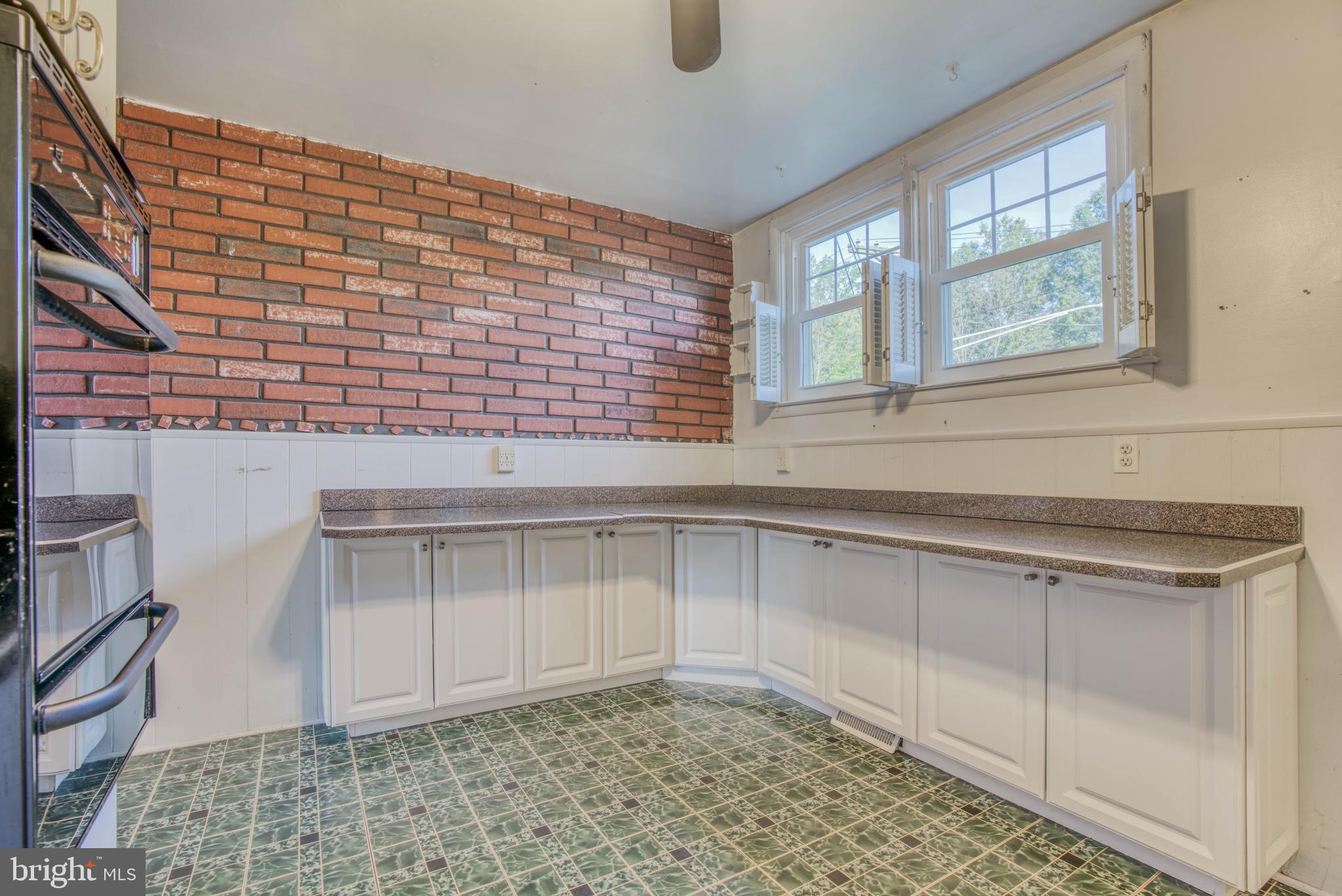4807 Strathdale Road Baltimore, MD 21206 - Photo 14 of 37