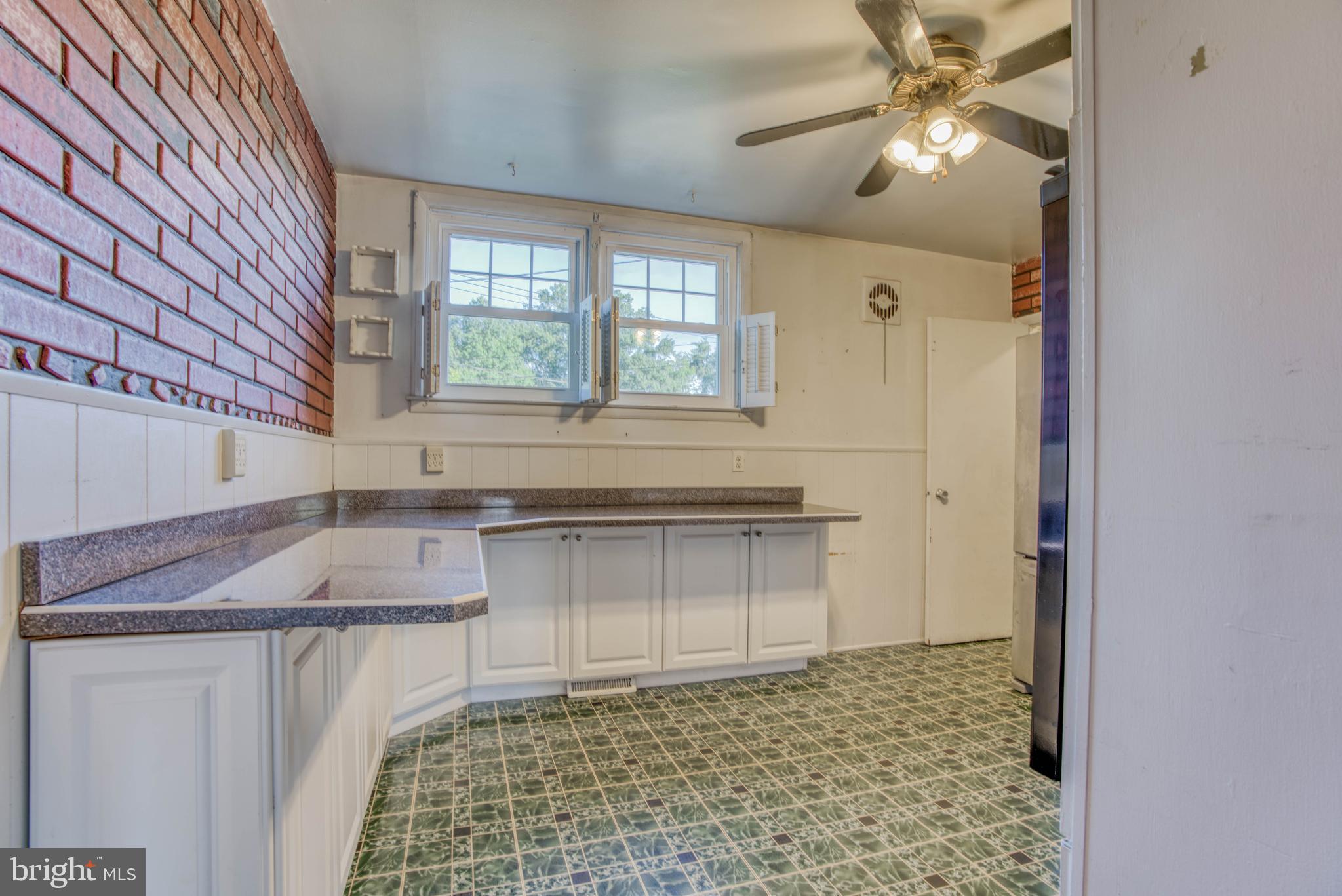 4807 Strathdale Road Baltimore, MD 21206 - Photo 10 of 37