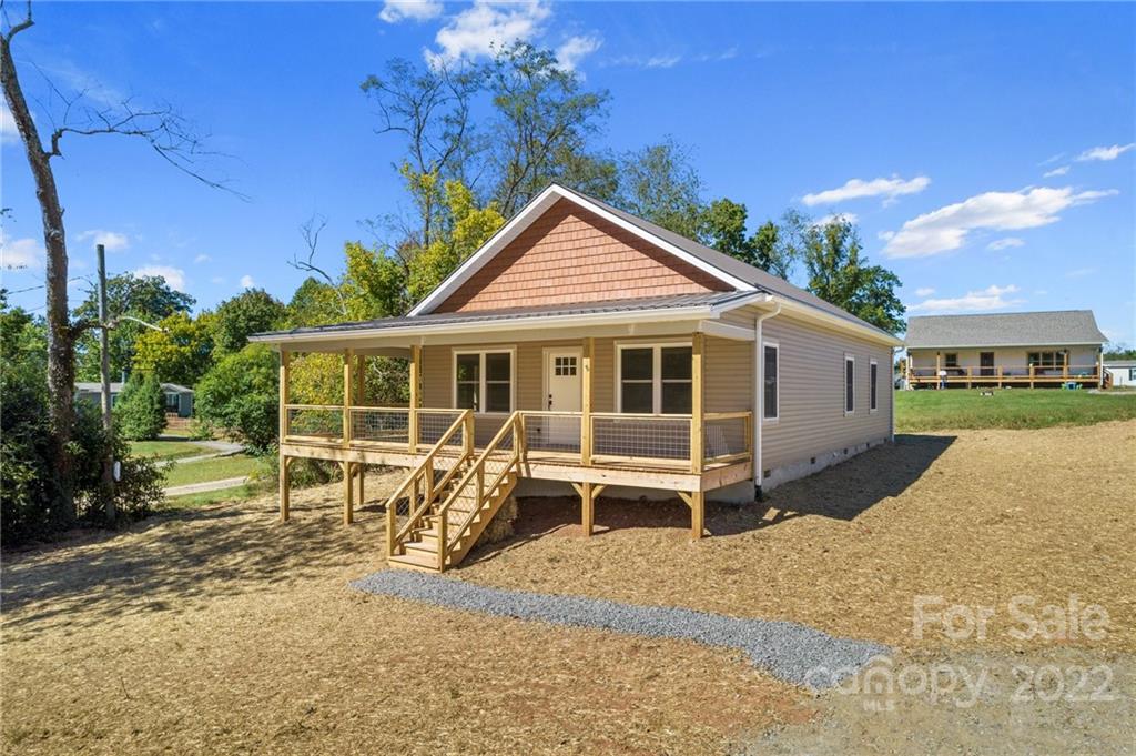 8 Split Rail Drive Asheville, NC 28806 - Photo 2 of 24 a front view of a house with garden