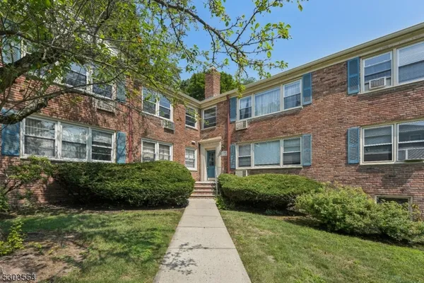 $3,400 | 24 Hutton Avenue, Unit 38, West Orange, NJ 07052