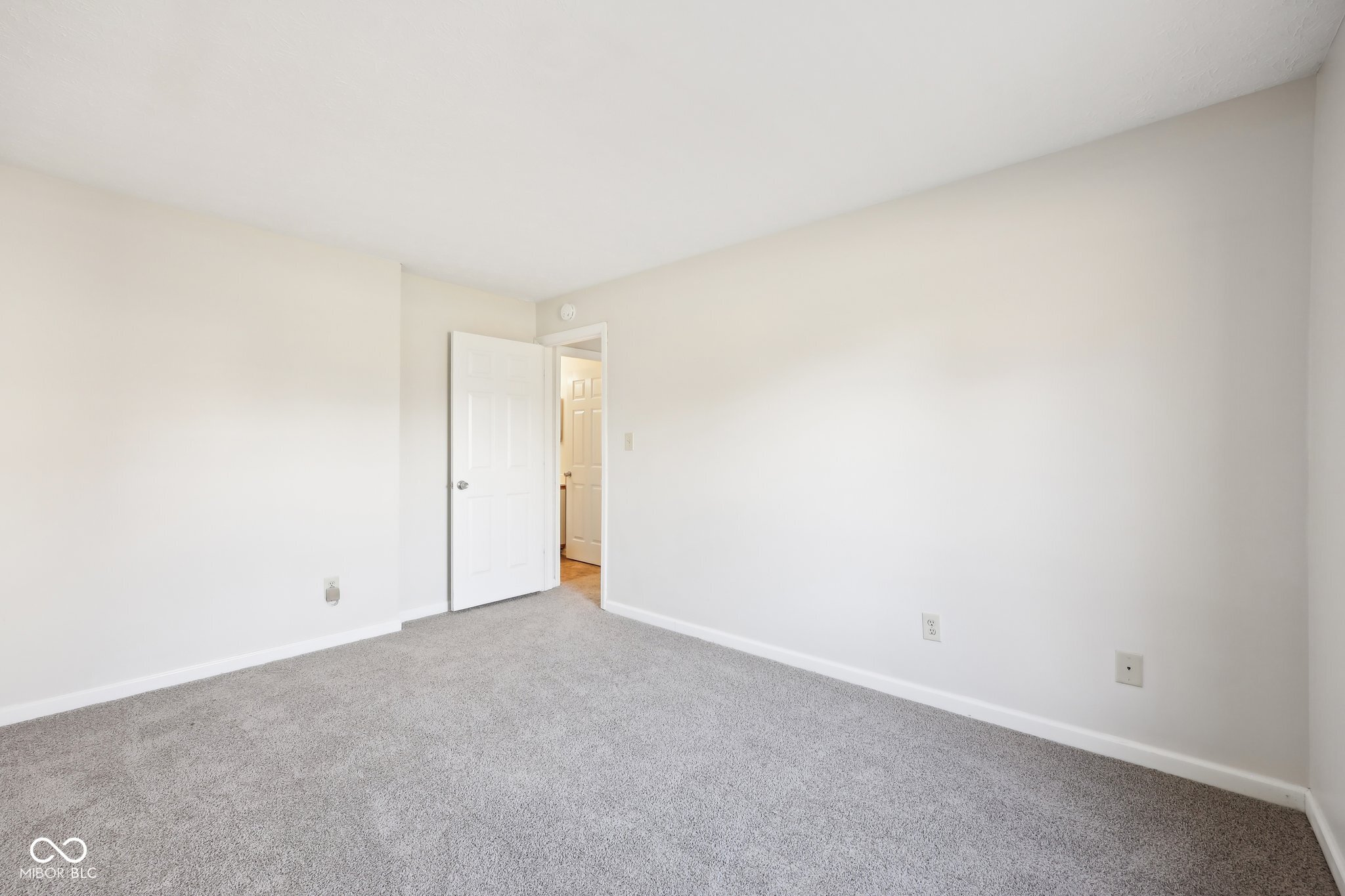 4002 Colchester Drive Indianapolis, IN 46268 - Photo 18 of 31