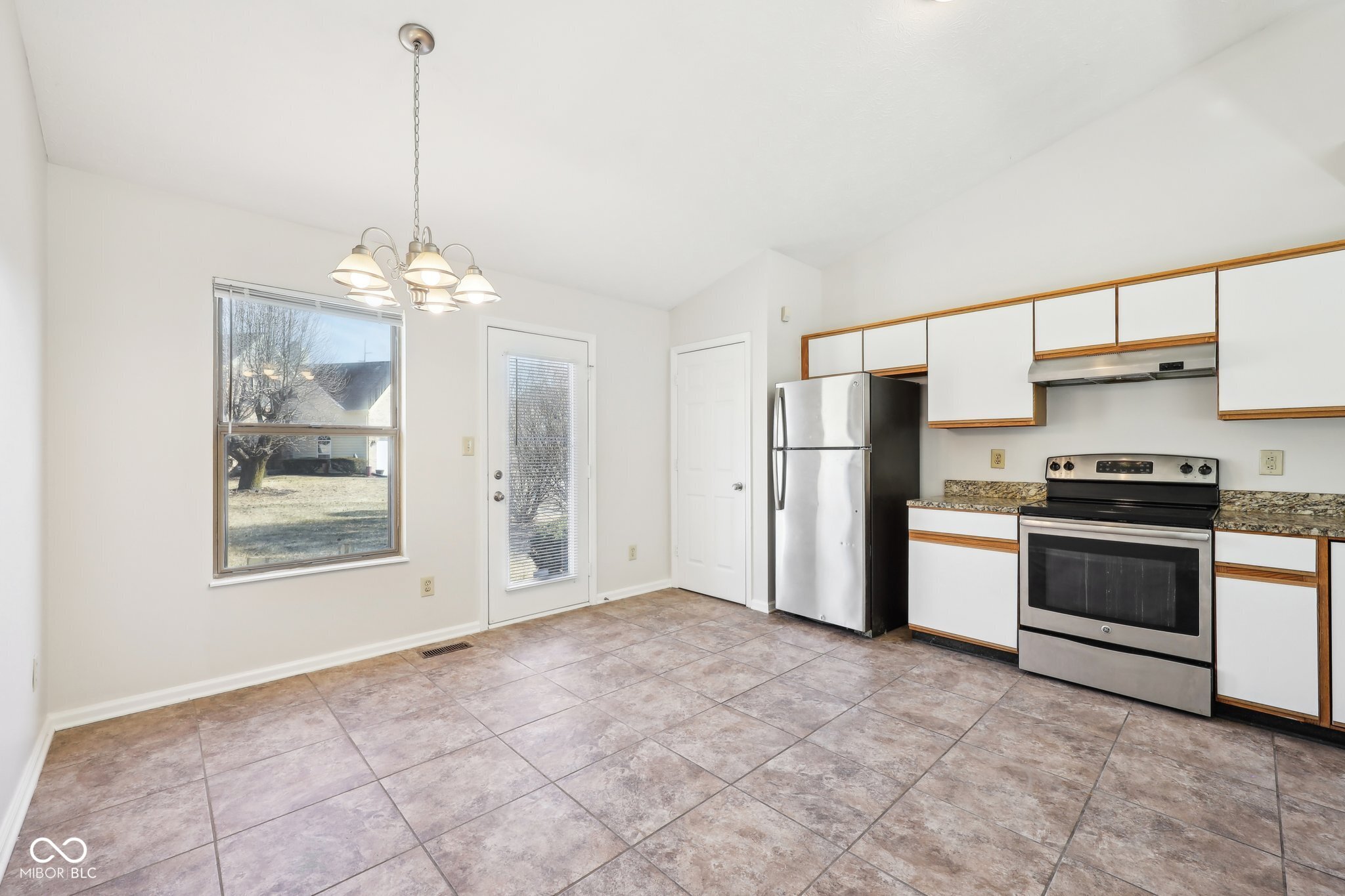 4002 Colchester Drive Indianapolis, IN 46268 - Photo 9 of 31