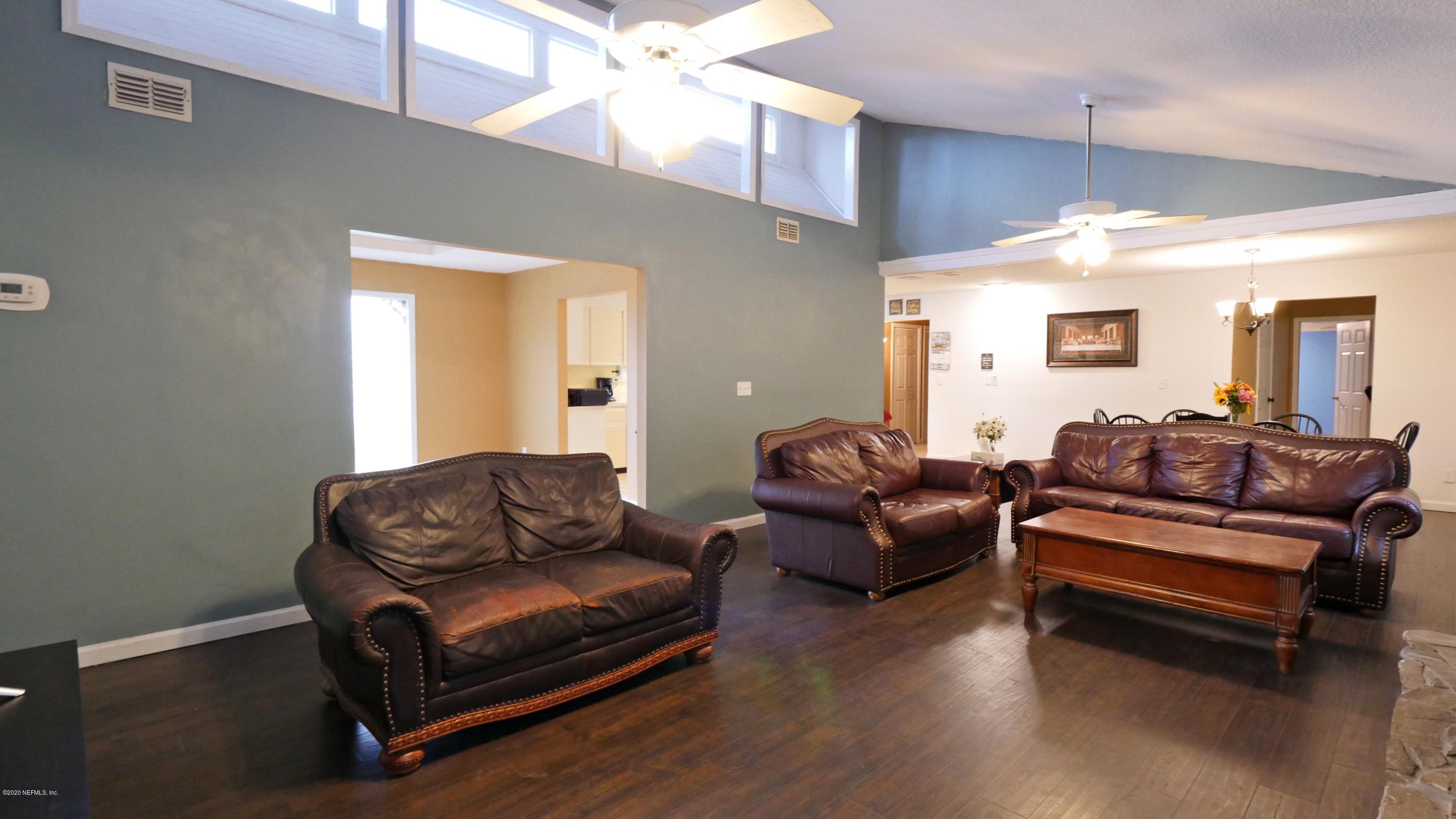 85237 Angie Road Yulee, FL 32097 - Photo 19 of 39 Living Room