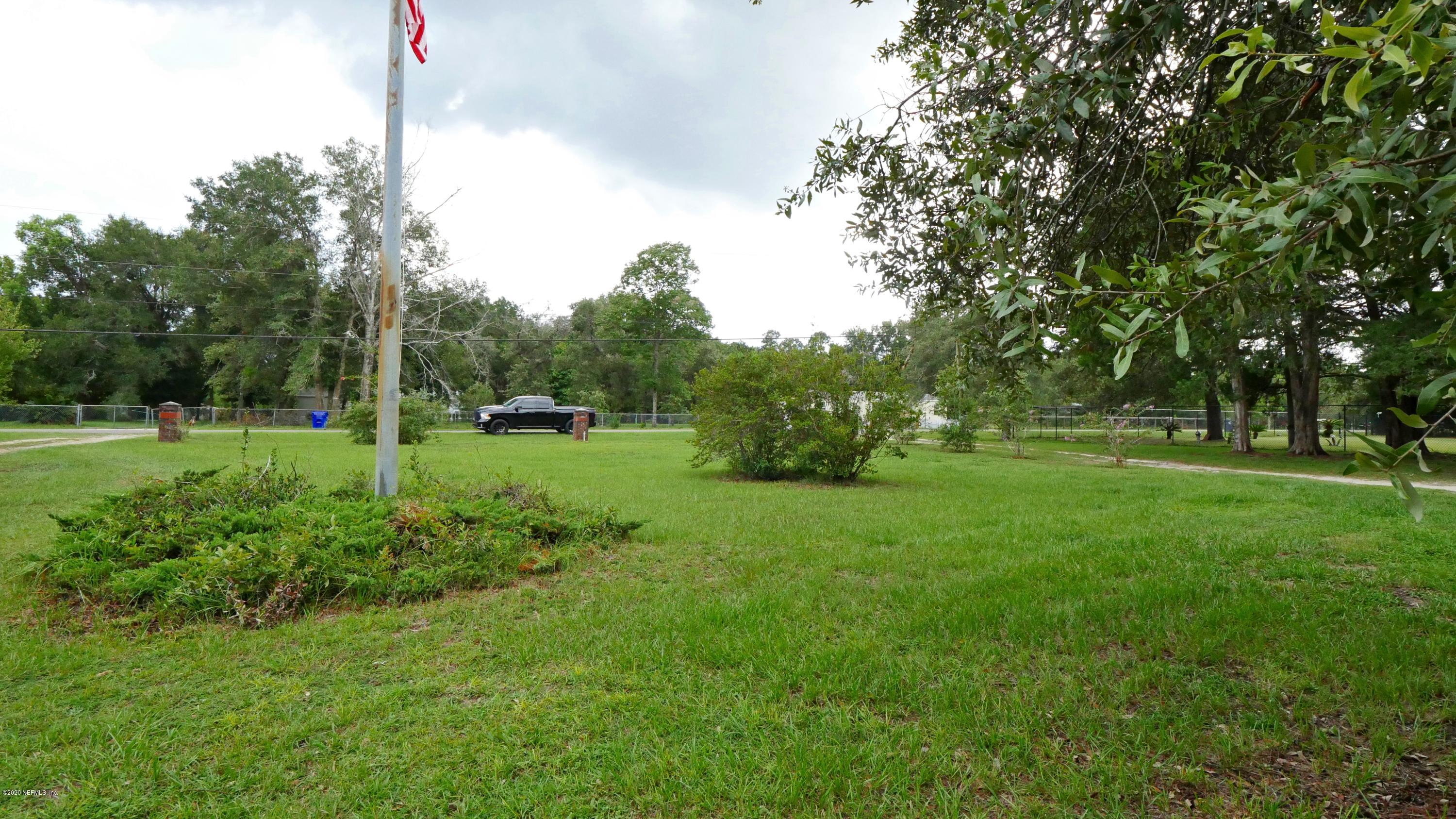 85237 Angie Road Yulee, FL 32097 - Photo 6 of 39 Front yard facing Road