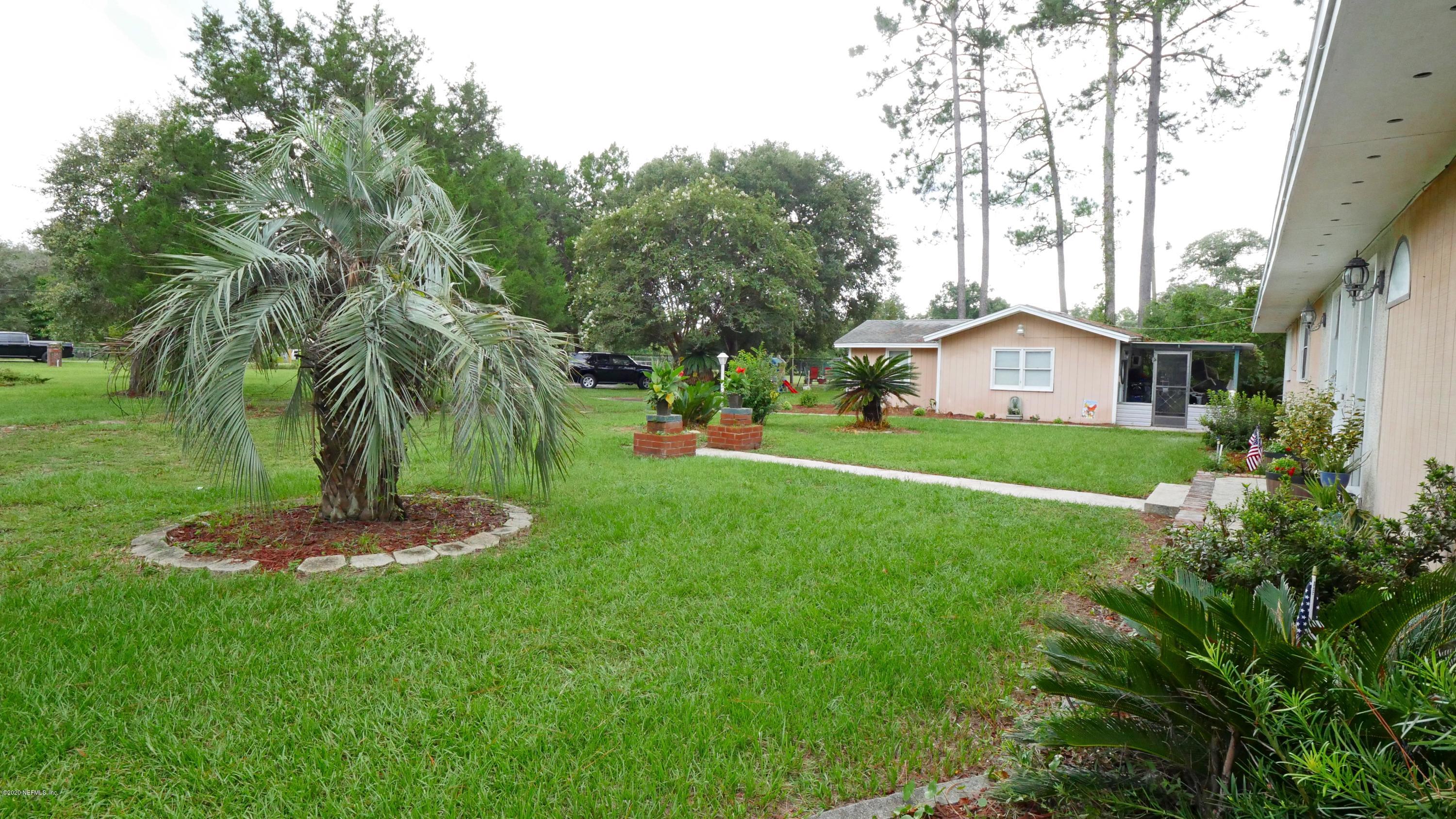 85237 Angie Road Yulee, FL 32097 - Photo 8 of 39 Side view of front yard