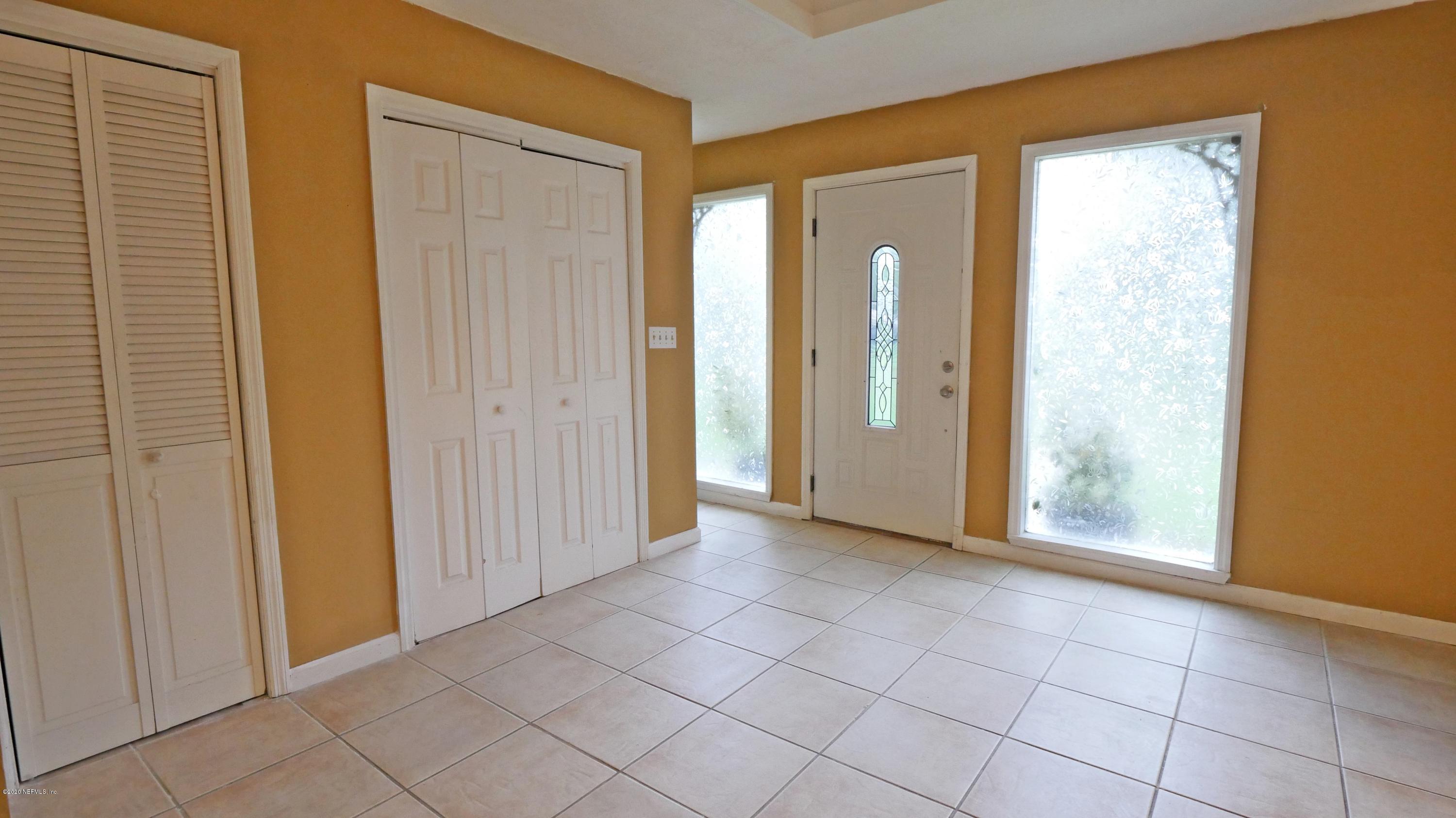 85237 Angie Road Yulee, FL 32097 - Photo 9 of 39 Entry from front door