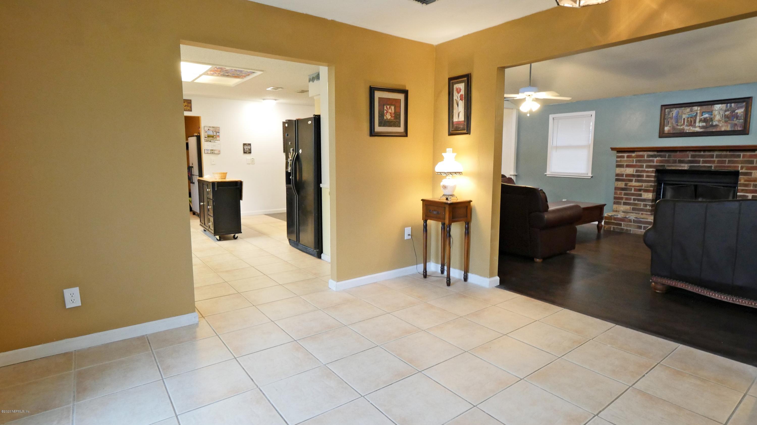 85237 Angie Road Yulee, FL 32097 - Photo 10 of 39 Entry to Kitchen