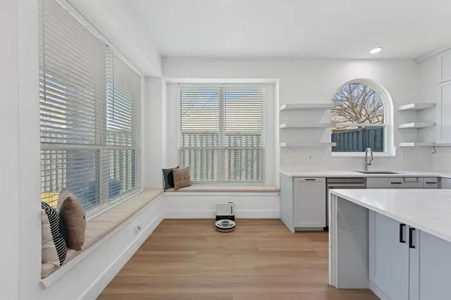 a view of front door with entryway and a livingroom