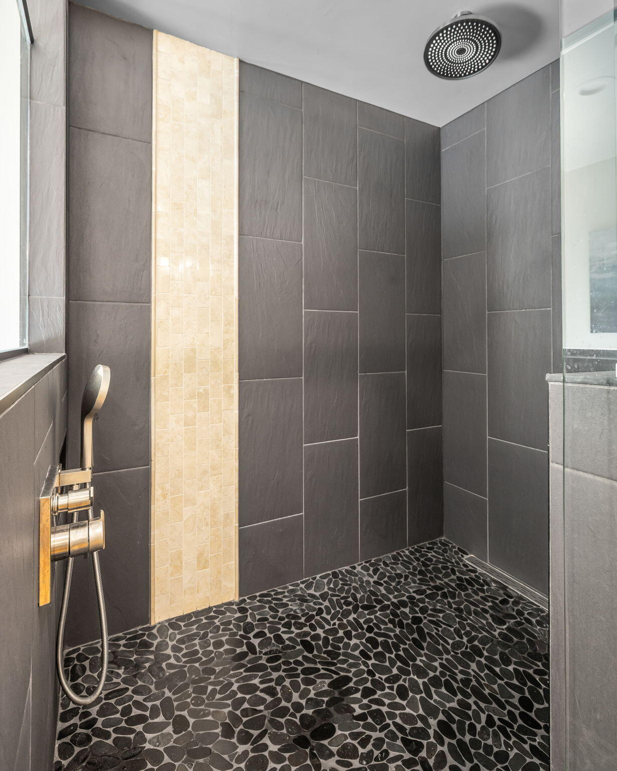 15943 Cascade Lane La Pine, OR 97739 - Photo 28 of 55 Walk-In Shower