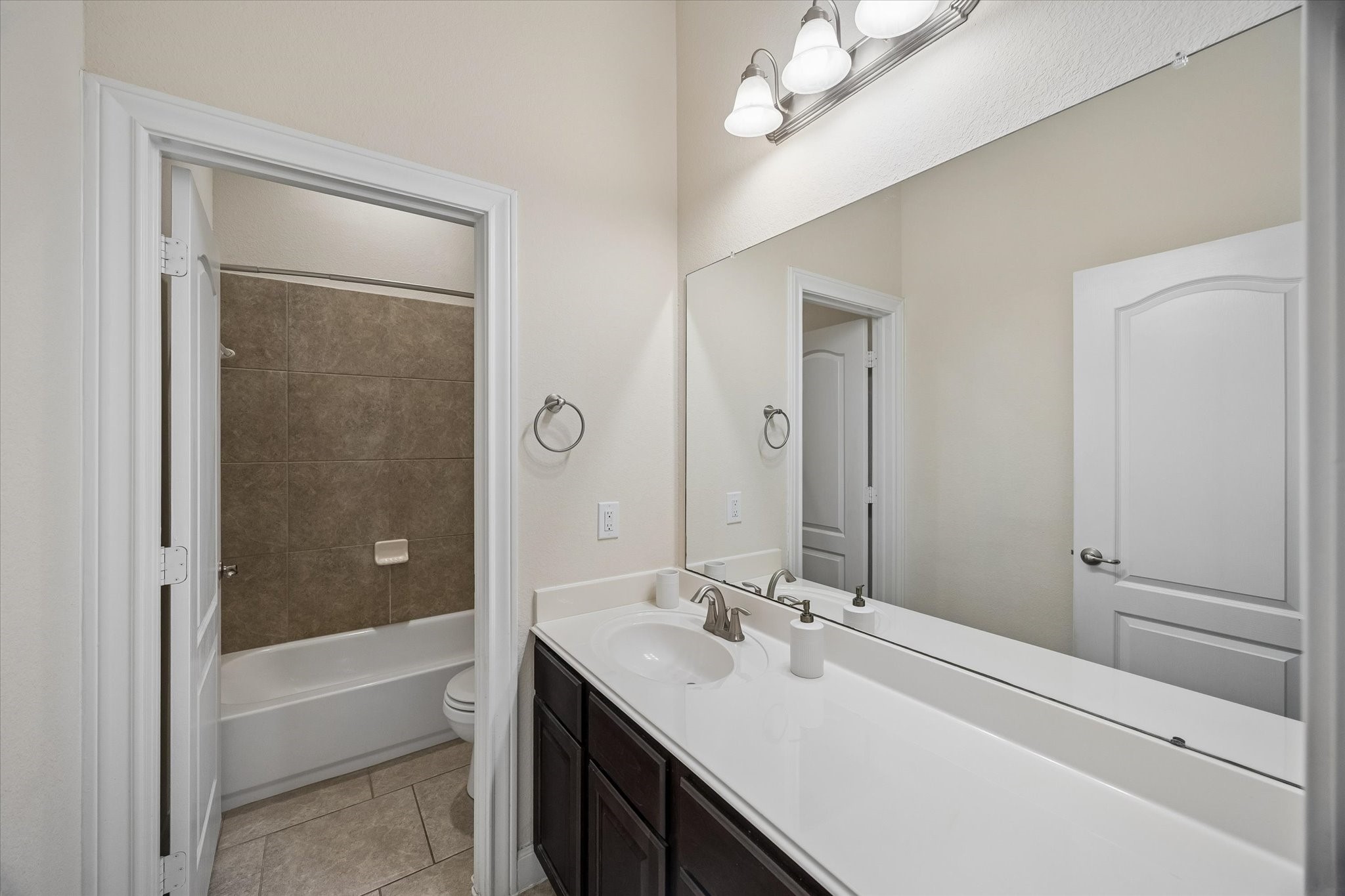 3306 Explorer Way Conroe, TX 77301 - Photo 19 of 35 Secondary bathroom