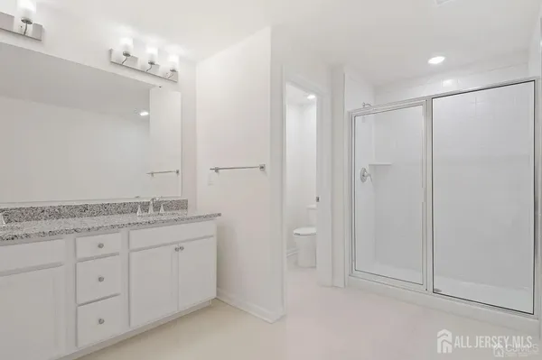 $4,750 | 735 Station Road, Dunellen, NJ 08812