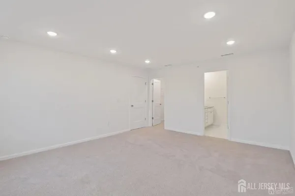 $4,750 | 735 Station Road, Dunellen, NJ 08812