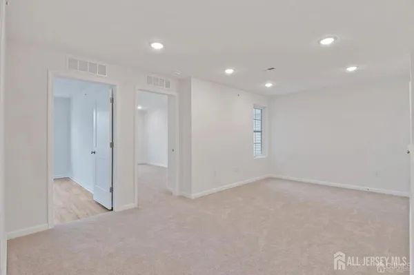 $4,750 | 735 Station Road, Dunellen, NJ 08812