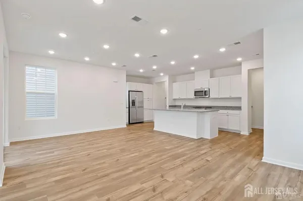 $4,750 | 735 Station Road, Dunellen, NJ 08812