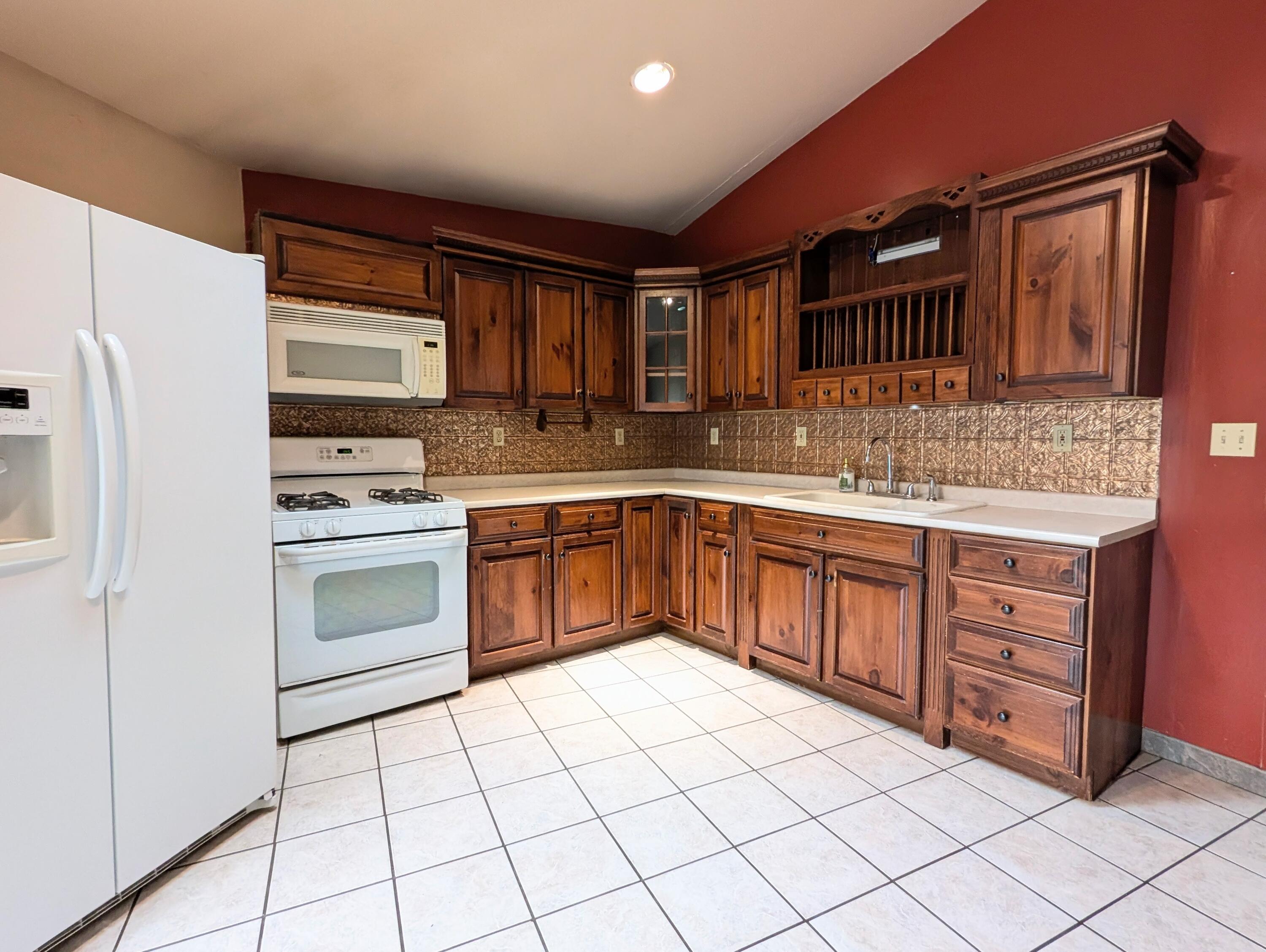 840 Black River Road Bangor, MI 49013 - Photo 15 of 42 Kitchen