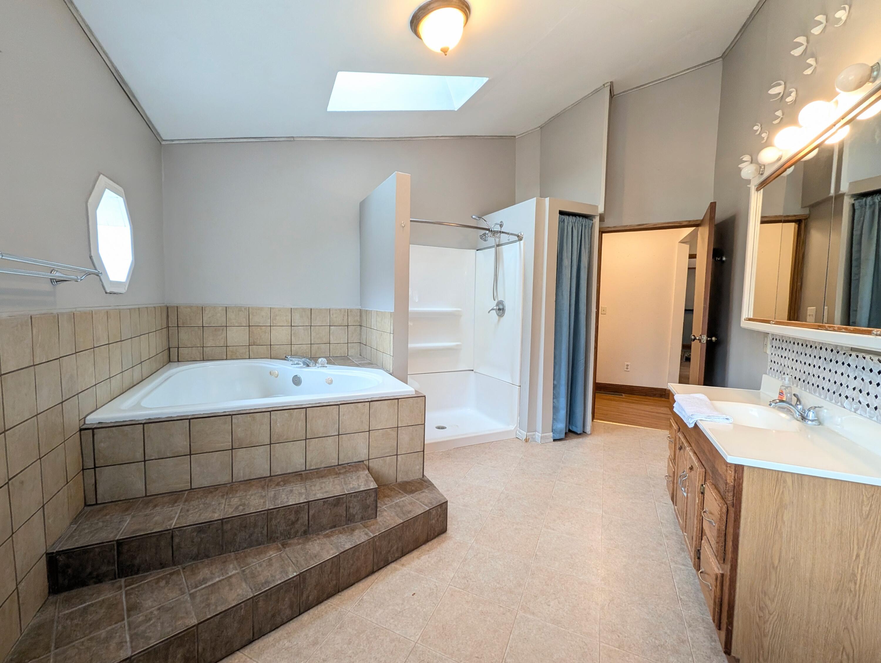 840 Black River Road Bangor, MI 49013 - Photo 27 of 42 Main Floor Bathroom