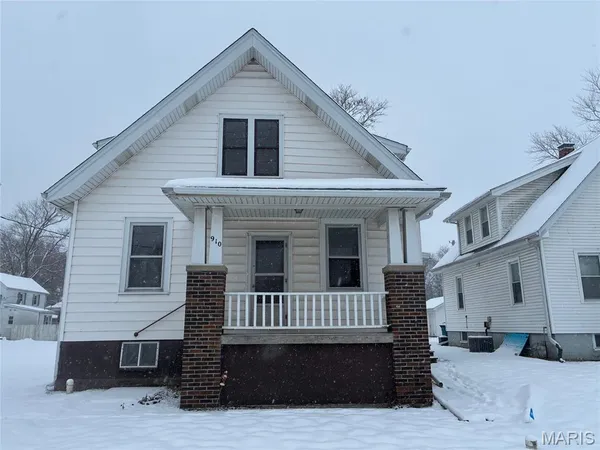 $134,900 | 910 6th Street, Highland, IL 62249