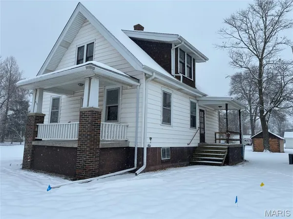 $134,900 | 910 6th Street, Highland, IL 62249