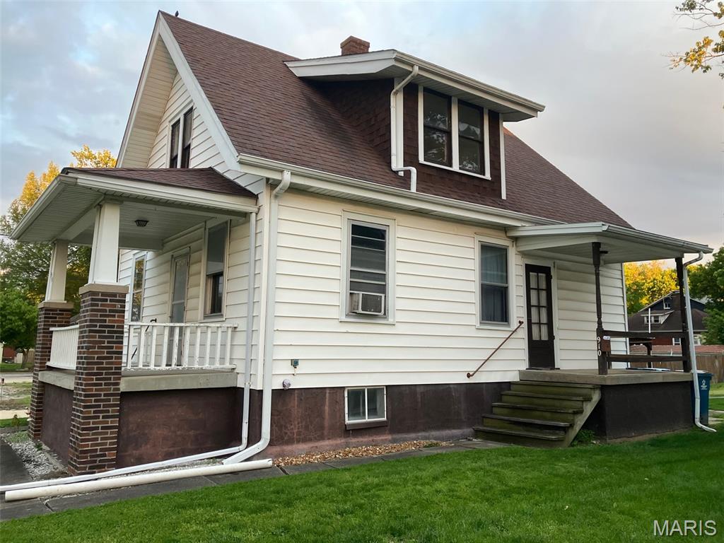 910 6th Street Highland, IL 62249 - Photo 2 of 12