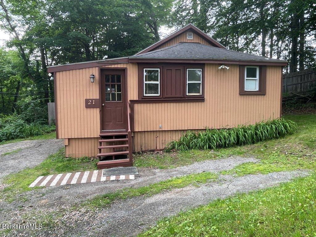 21 Woodleigh Road Pittsfield, MA 01201 - Photo 1 of 27 21 Woodleigh