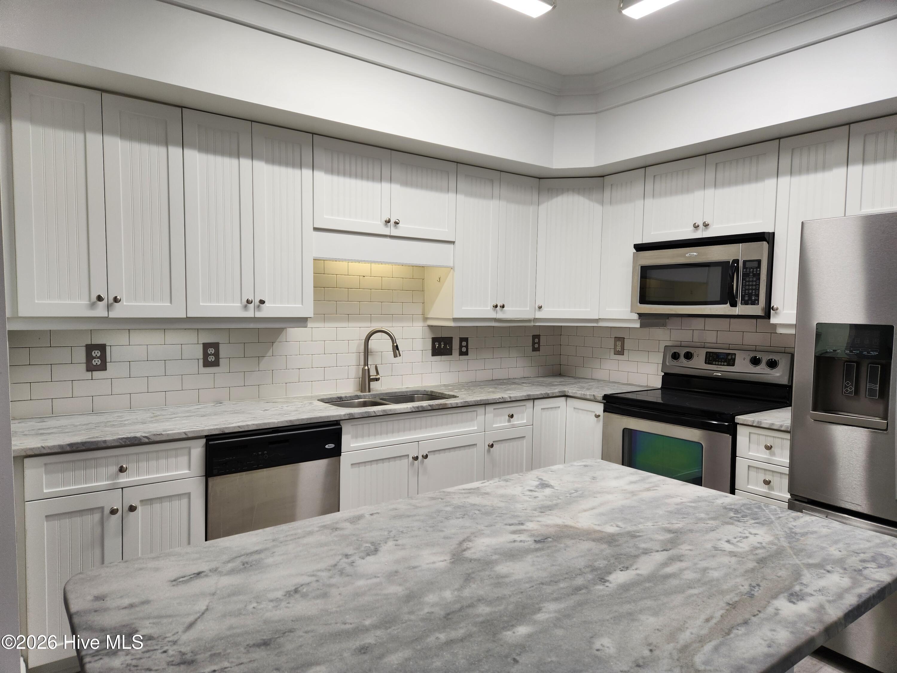 300 Lighthouse Lane, Unit A1 Cedar Point, NC 28584 - Photo 3 of 12 Subway tile and granite countertops
