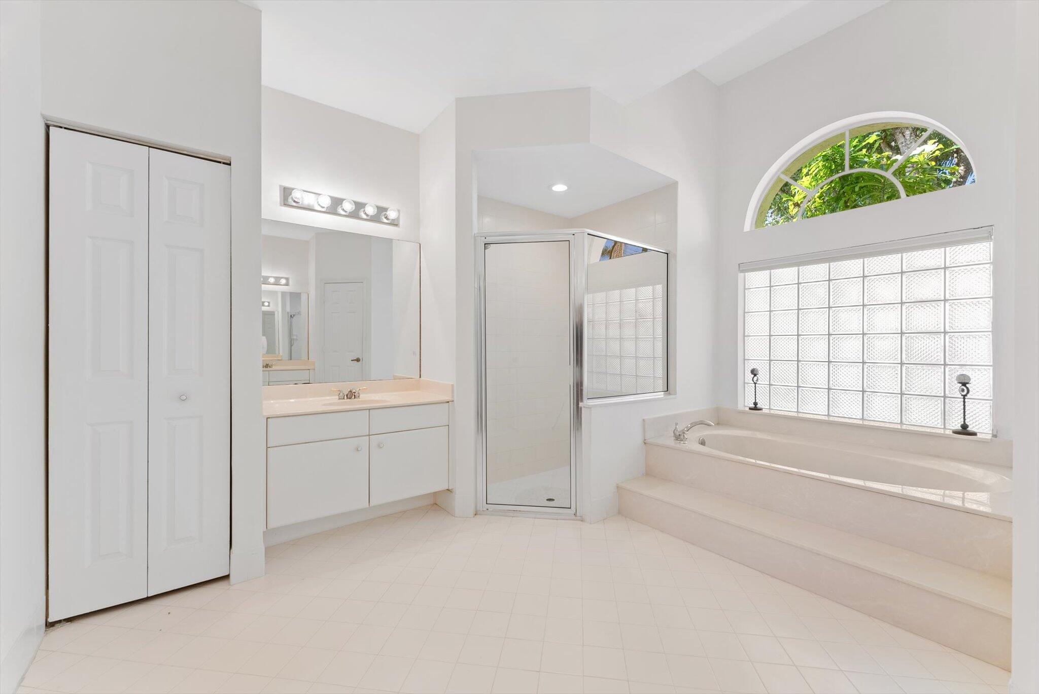 12181 Rockledge Circle Boca Raton, FL 33428 - Photo 19 of 70 Primary Bathroom