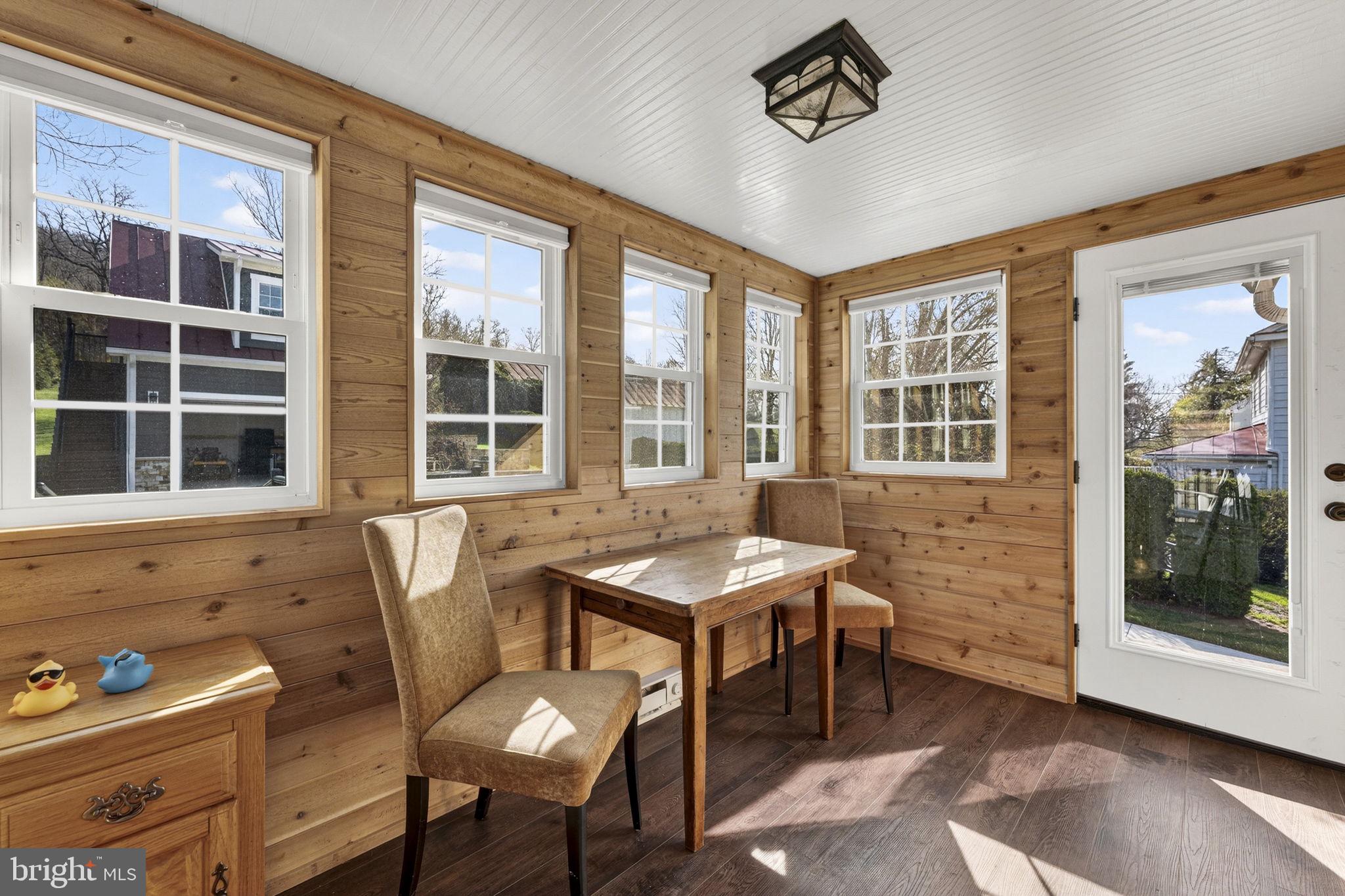 653 Federal Street Paris, VA 20130 - Photo 27 of 64 a dining room with furniture and window