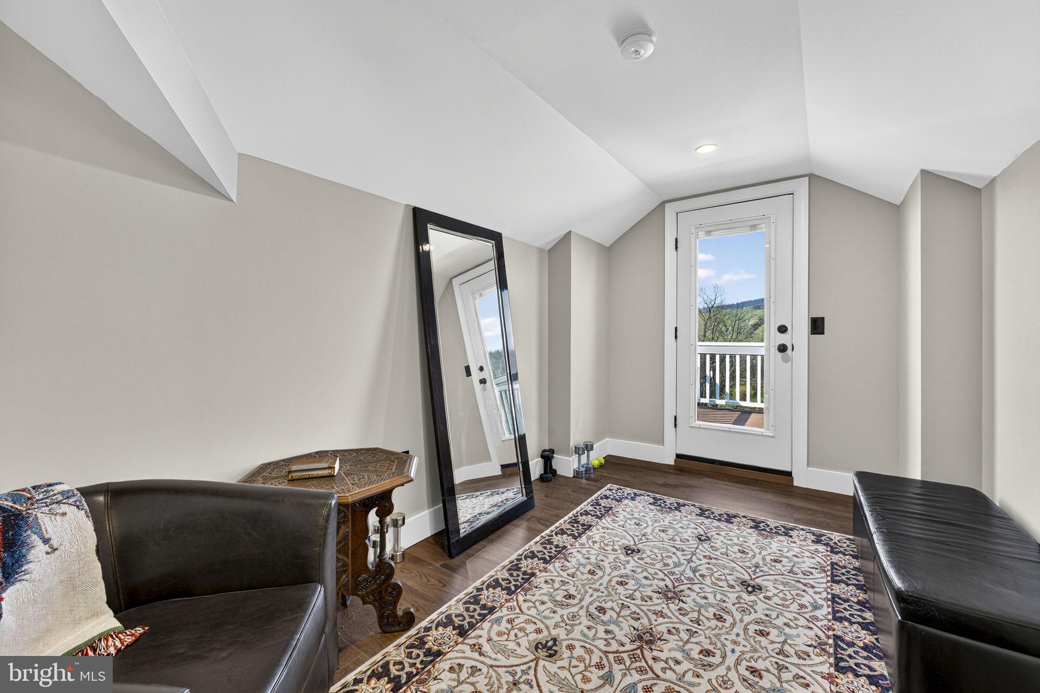 653 Federal Street Paris, VA 20130 - Photo 34 of 64 Upper-level loft w/ private balcony