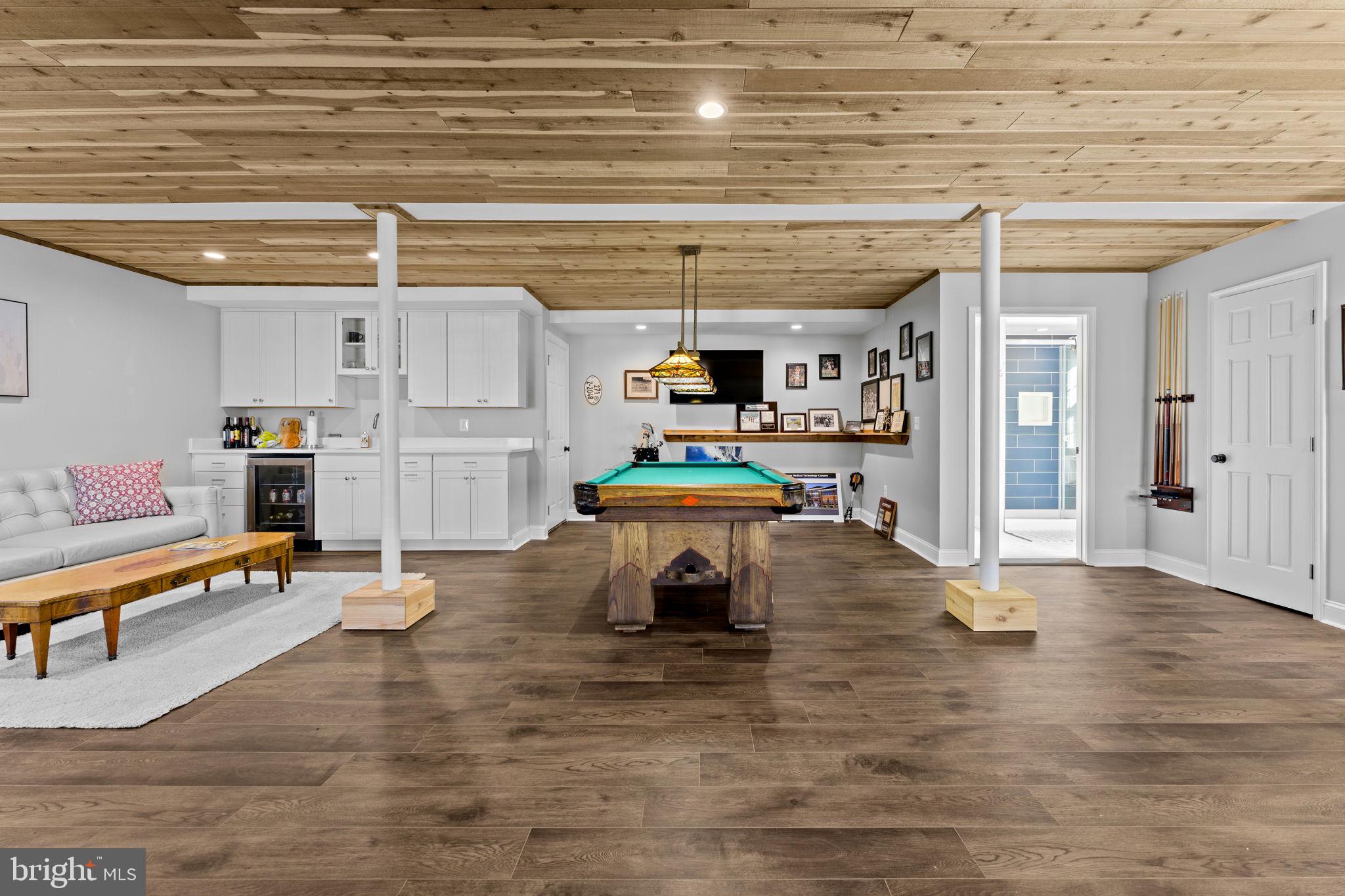 653 Federal Street Paris, VA 20130 - Photo 40 of 64 Modern & beautifully-updated space