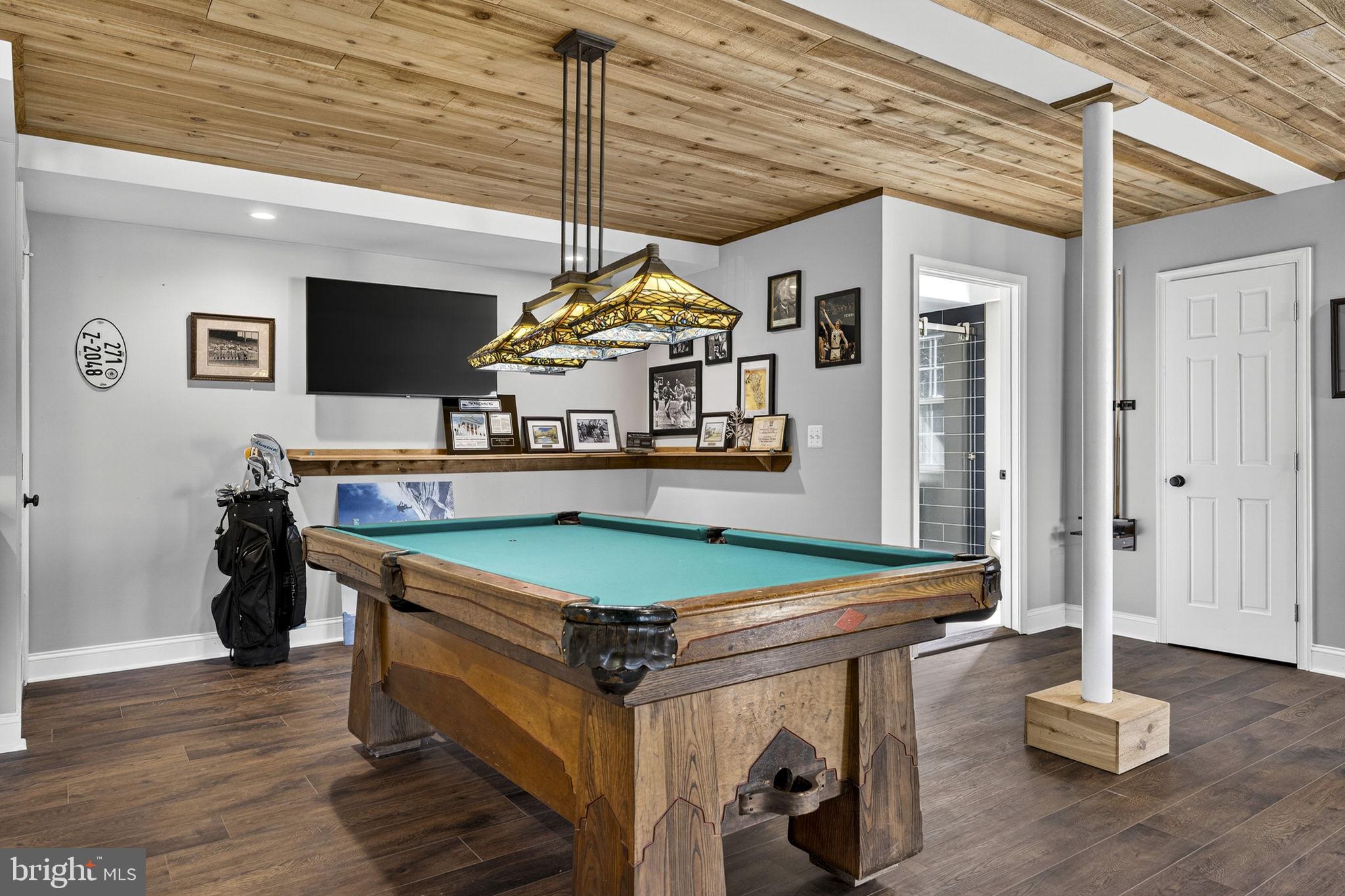 653 Federal Street Paris, VA 20130 - Photo 41 of 64 a room with furniture and pool table