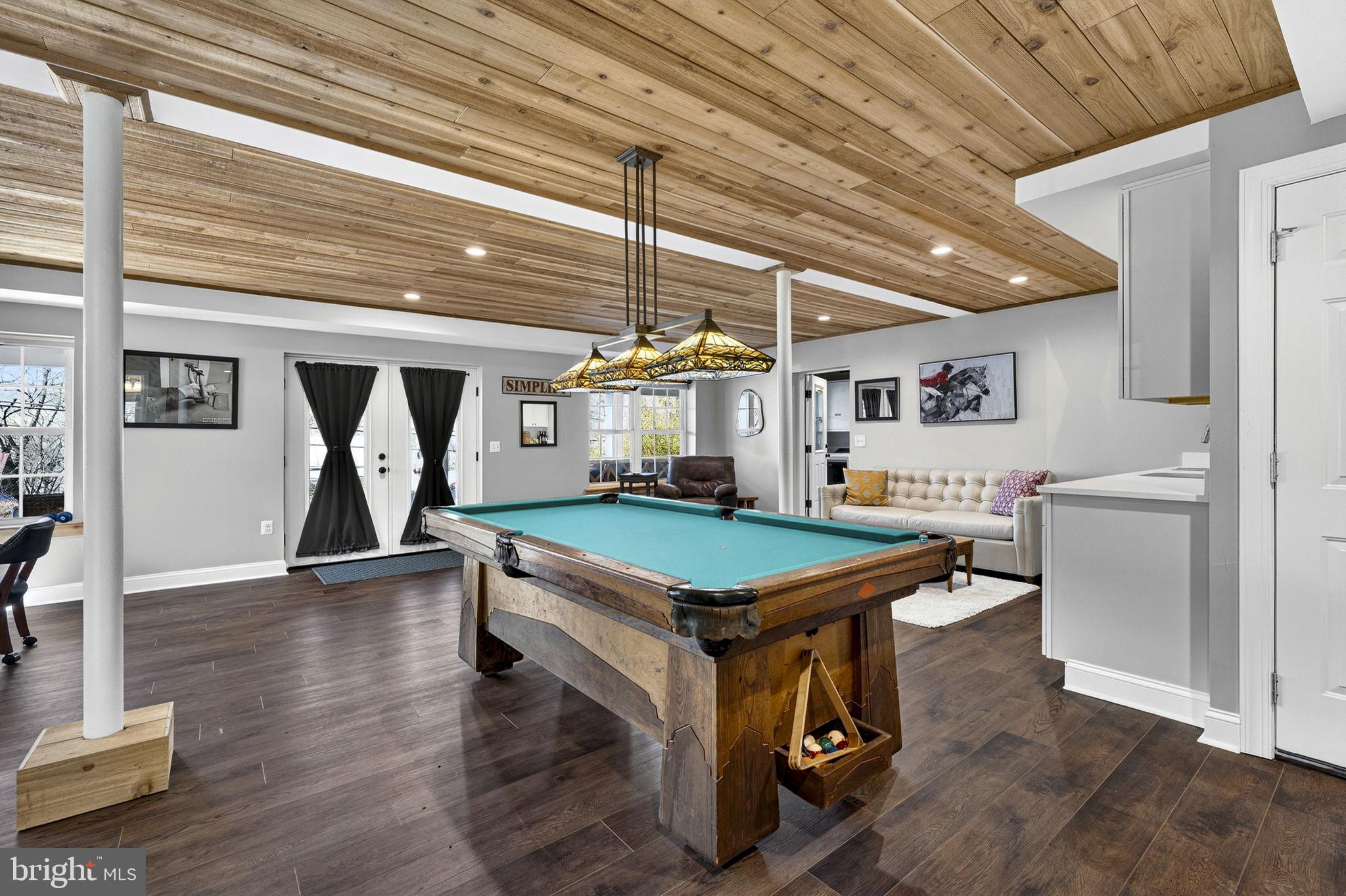 653 Federal Street Paris, VA 20130 - Photo 42 of 64 a room with furniture and pool table