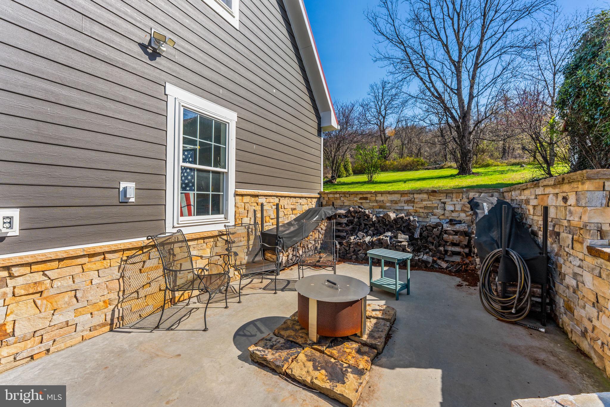 653 Federal Street Paris, VA 20130 - Photo 57 of 64 a view of a chairs and table in the patio