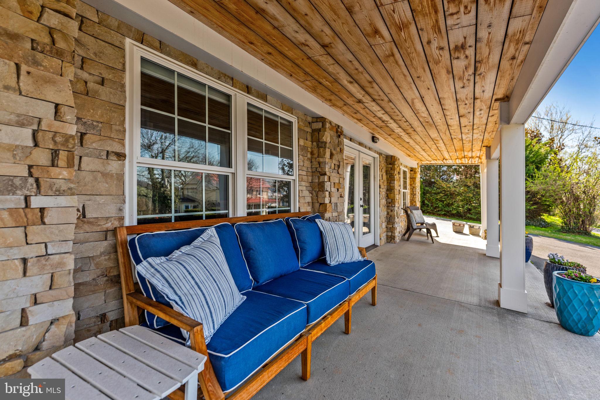 653 Federal Street Paris, VA 20130 - Photo 7 of 64 a building outdoor space with patio furniture and potted plants