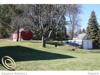 53 Waldon Road Clarkston, MI 48346 - Photo 2 of 22 Yard To Play