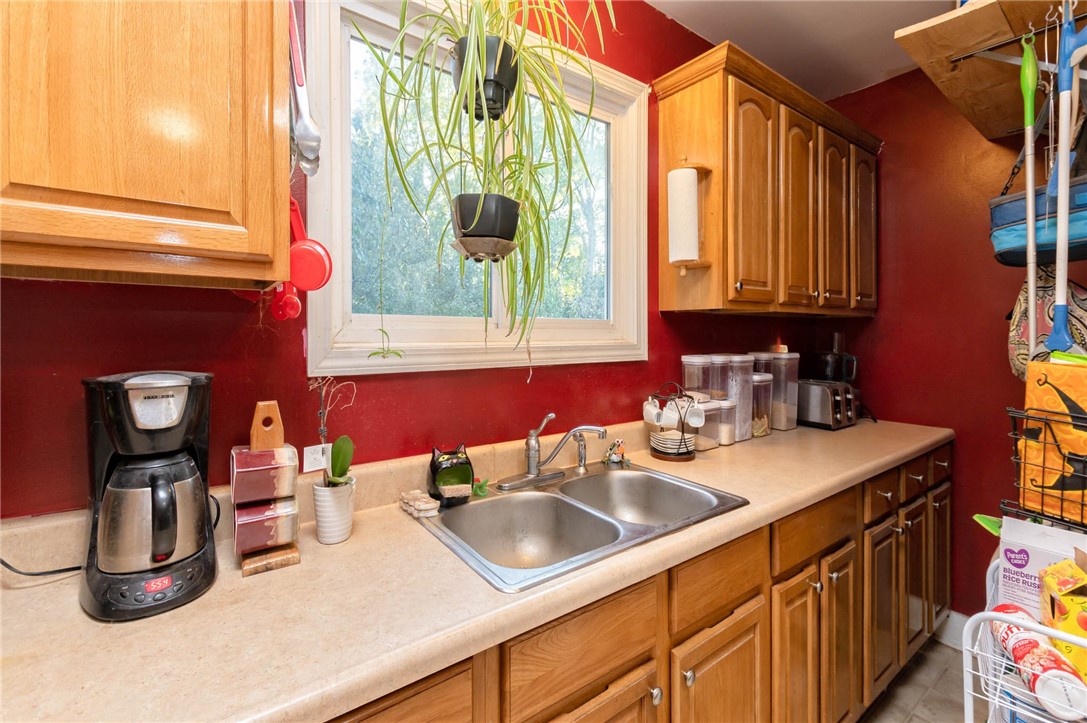 215 Spruce Avenue Rochester, NY 14611 - Photo 13 of 36