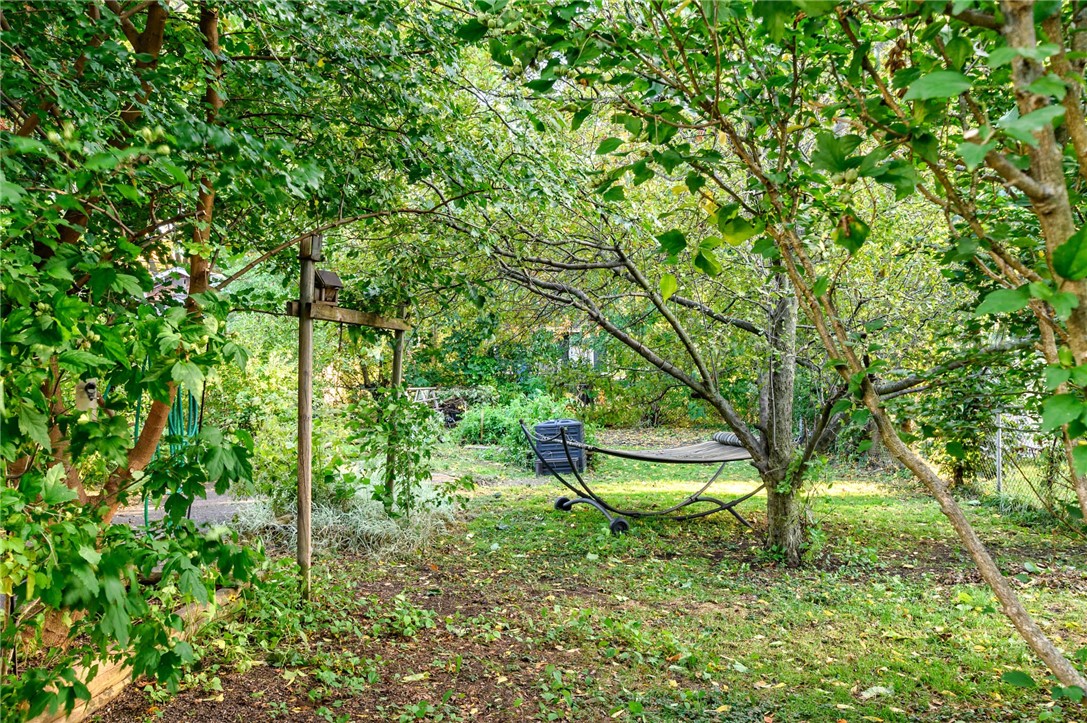 215 Spruce Avenue Rochester, NY 14611 - Photo 32 of 36