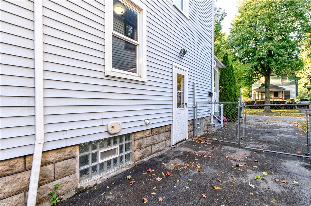 215 Spruce Avenue Rochester, NY 14611 - Photo 35 of 36