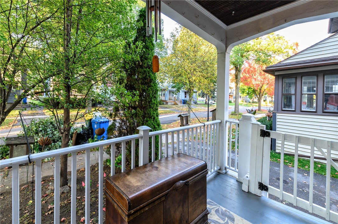 215 Spruce Avenue Rochester, NY 14611 - Photo 4 of 36