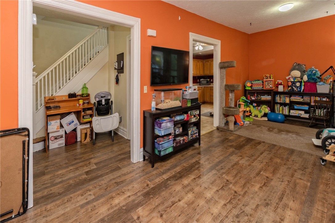 215 Spruce Avenue Rochester, NY 14611 - Photo 5 of 36