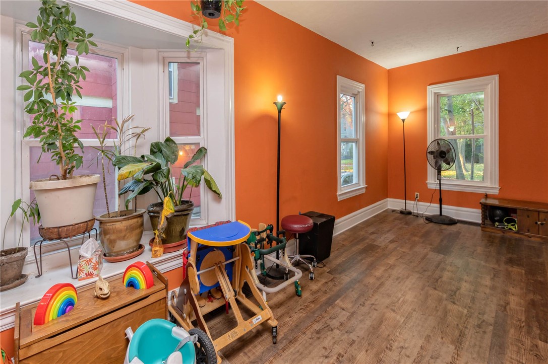 215 Spruce Avenue Rochester, NY 14611 - Photo 8 of 36