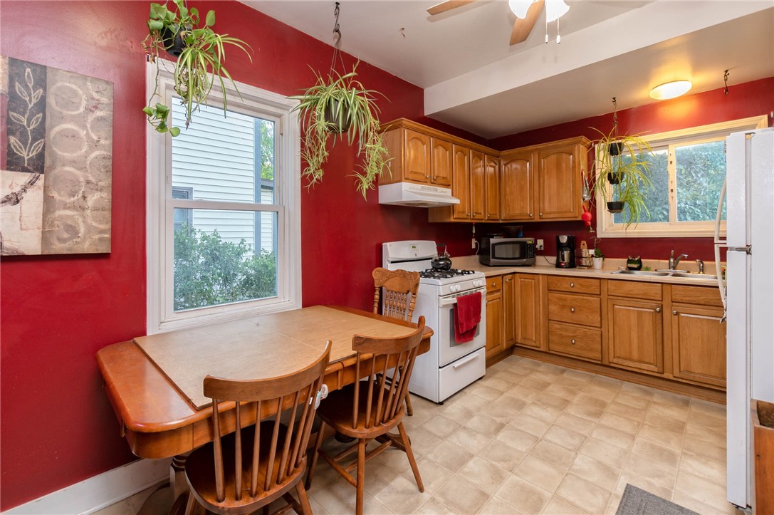 215 Spruce Avenue Rochester, NY 14611 - Photo 10 of 36