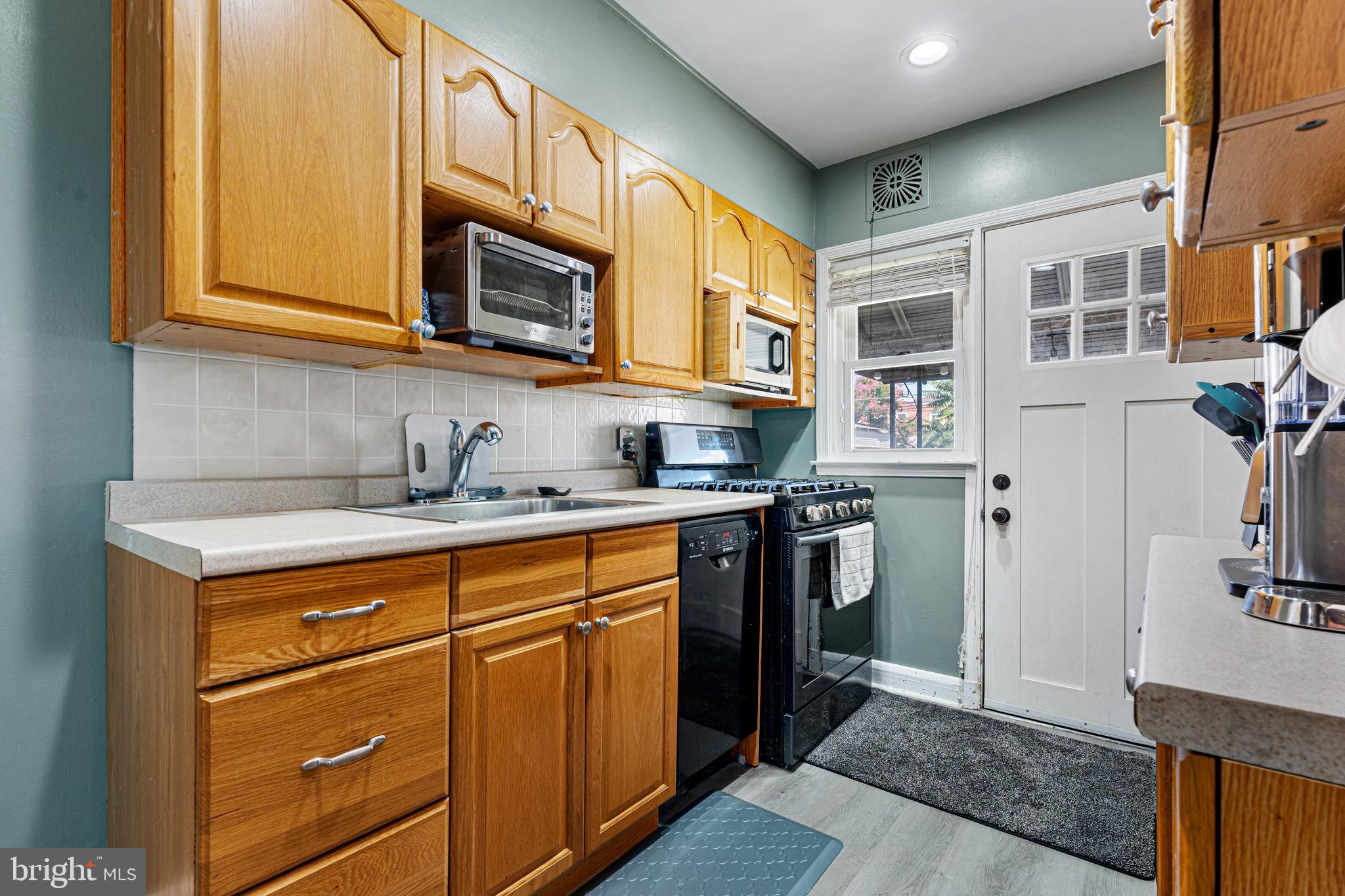 2823 Plainfield Road Dundalk, MD 21222 - Photo 8 of 29