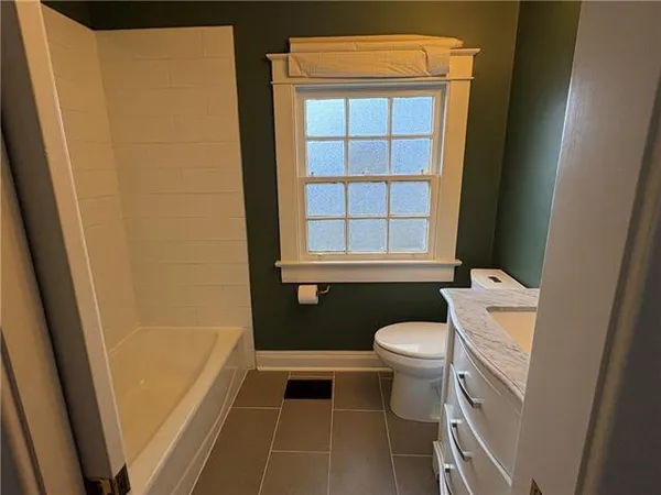 $1,800 | 212 Grenadine Street, Unit LOWR, Metairie, LA 70005