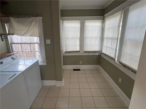 $1,800 | 212 Grenadine Street, Unit LOWR, Metairie, LA 70005